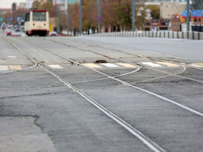 В Челябинске назвали 43 перекрёстка, на которых отремонтируют трамвайные переезды