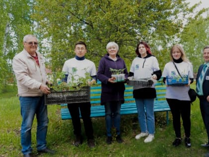 Цветы на радость. Студенты ЮУрГАУ посетили жителей дома-интерната