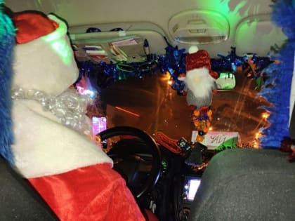 По Магнитогорску ездит такси Деда Мороза