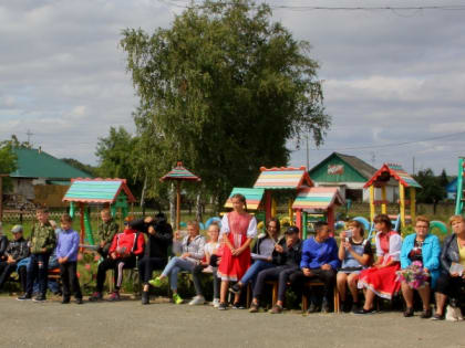 В Депутатском завершили лето Днем поселка