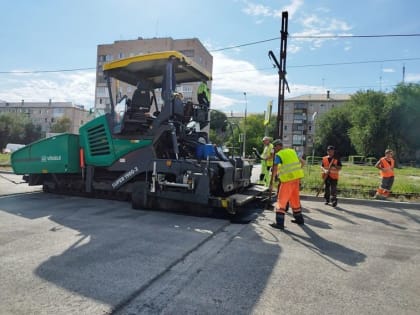 Подрядчик устраняет недочеты за свой счет. В Магнитогорске перекладывают асфальт на Совесткой