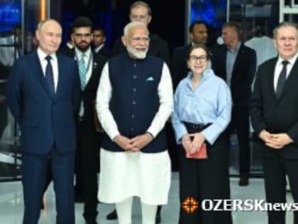 Владимир Путин и премьер-министр Индии посетили павильон «Атом» на ВДНХ