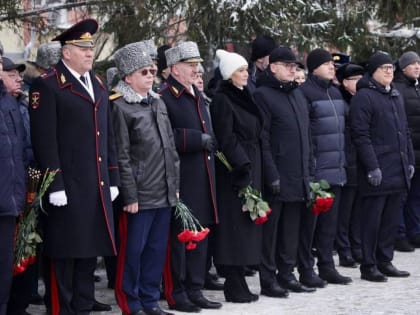 Олег Цепкин поздравил южноуральцев с Днем защитника Отечества