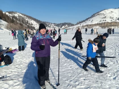 Учащиеся и преподаватели художественного отделения Миньярской школы искусств - участники Всероссийского спортивного праздника «Лыжня России – 2025»