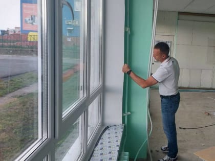 Партийцы проверили ход ремонтных работ в Юрюзанском образовательном центре «Точка роста», который откроется в новом учебном году