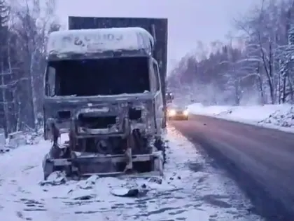 В Челябинской области на трассе М-5 загорелся большегруз