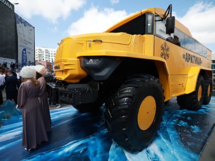 В Челябинске на Всероссийском форуме «От импортозамещения к технологическому суверенитету» презентовали новый «Арктический автобус»