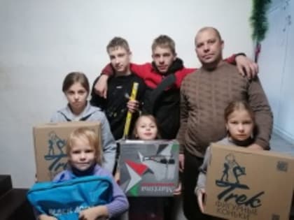 «Елка желаний» продолжает приносить радость детям