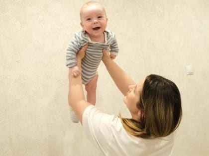 Похоронила брата, теперь на кону — жизнь сына. На Южном Урале мама младенца с редким заболеванием бьется за его спасение