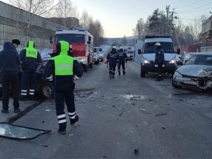 Четыре человека получили травмы после столкновения автомобилей в Челябинской области