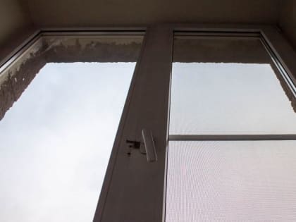 В Магнитогорске двухлетний ребенок выпал из окна