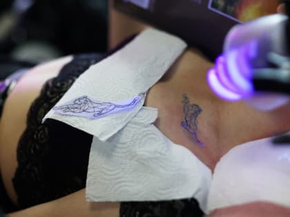 Доктор Угнивенко объяснил, как татуировки связаны с раком крови