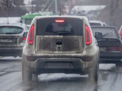 Российских водителей будут лишать прав за нечитаемые номера