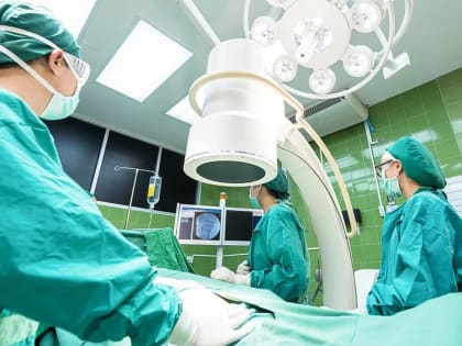 В Челябинске онкологи удалили опухоль из живота беременной пациентки