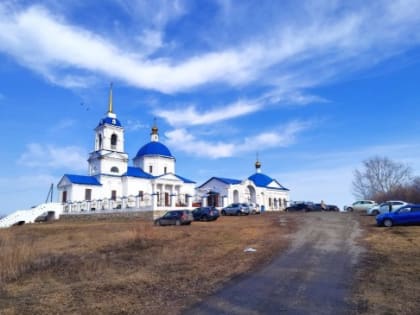 В селе Большой Куяш участники автопробега «С «Родной» по родному краю» провели акцию по восстановлению Храма