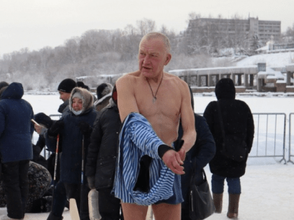 Пока вы спали, они ныряли: в российских регионах прошли Крещенские купания