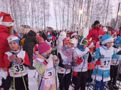 В Полетаево встречают Новый год костюмированной лыжной гонкой