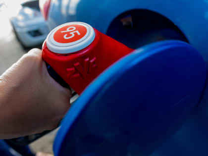 Эксперты посчитали, сколько можно купить бензина на среднюю зарплату южноуральца