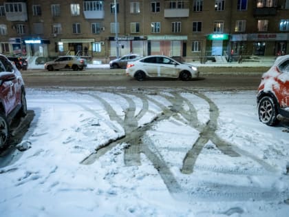 Мокрый снег и гололедица осложнят обстановку на дорогах Южного Урала