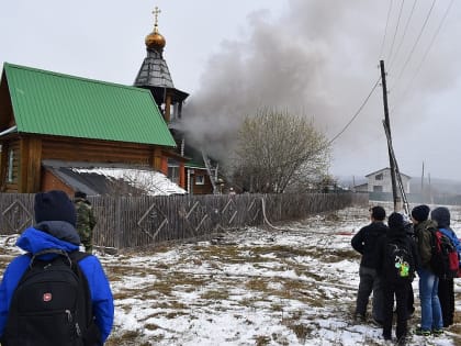 Шестеро детей пострадали на пожаре в деревянном храме Челябинской области