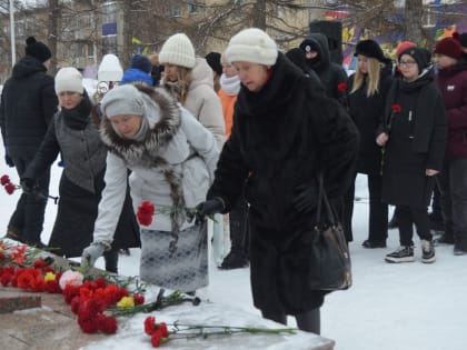 В Аше прошел митинг, посвященный 80-летию полного освобождения Ленинграда от фашистской блокады