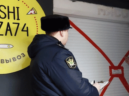 Челябинские приставы опечатали филиал&nbsp;SushiPizza74 в Чурилово после отравления посетителей