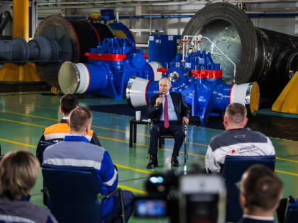 В.В. Путин: Сегодня люди рабочих специальностей должны получать очень высокую подготовку