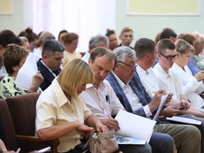 В Челябинске сократят количество депутатов и официальных документов