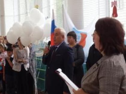 Виктор Лукьянов поздравил жителей Ашинского района с Днем знаний