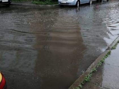 Озеро после дождя: магнитогорцы делятся в соцсетях фотографиями огромных луж