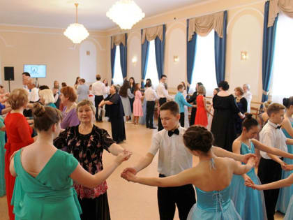 В Еманжелинске во второй раз состоялся Сретенский бал