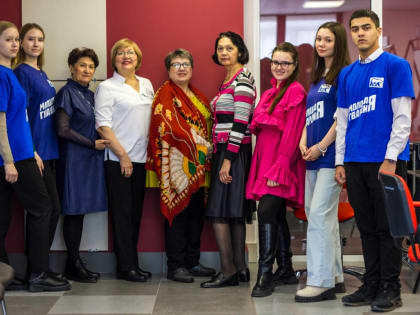 В Тракторозаводском районе поздравили женщин Совета ветеранов труда и войны