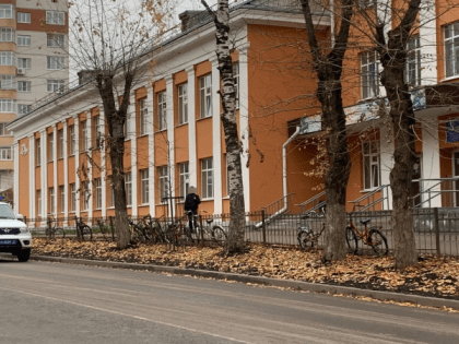 Штормовые ветры повредили крышу школы в Бакале