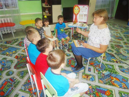В социальном приюте для детей и подростков города Троицка проведено занятие «Знакомство с деревянными ложками»