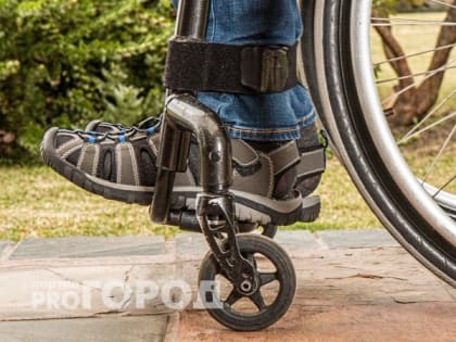 Проблемы с реабилитацией: подросток в Магнитогорске заперт в квартире из-за неисправного лифта