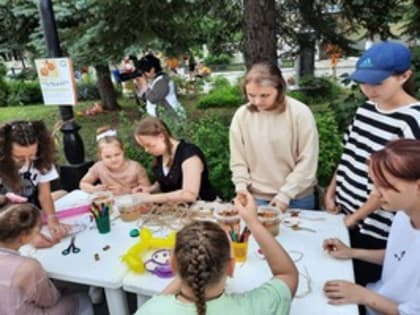 Детская художественная школа Аши приняла активное участие в празднике, посвященном Международному дню защиты детей и 125-летию Аши