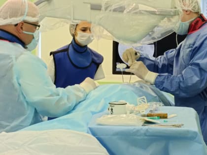 Челябинские врачи избавили пациентов от боли в спине с помощью «укола» в позвоночник