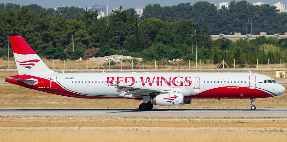 Ред пассажирам. Airbus a321 ред Вингс. Боинг 737 ред Вингс. Red Wings WZ 3045. WZ-124.