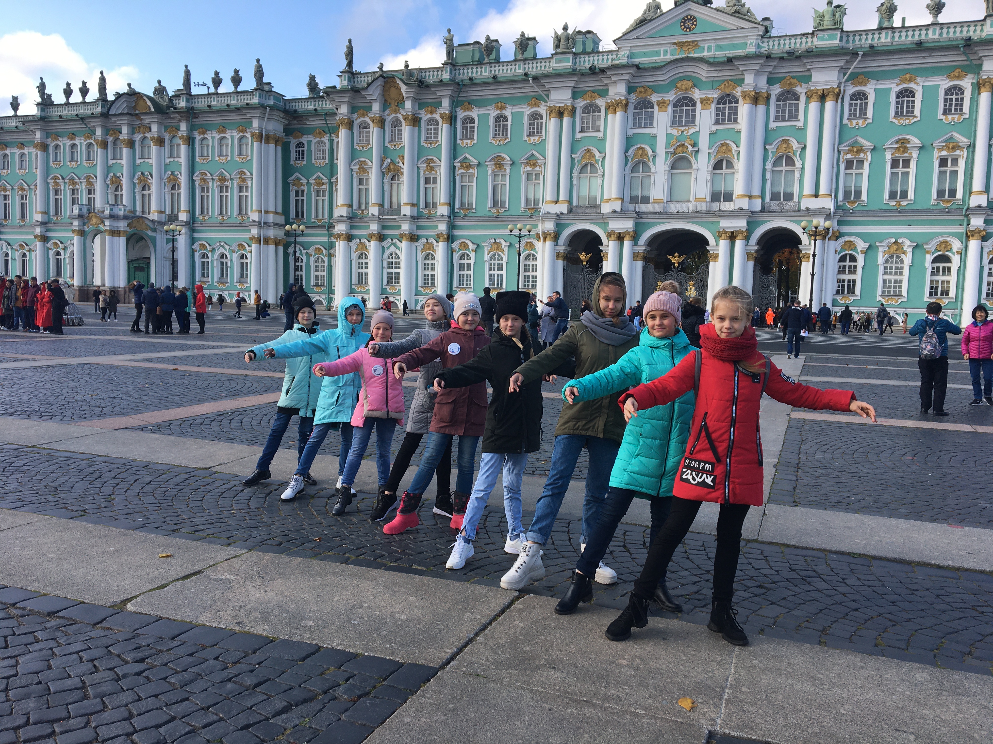 Петру новости. Школьники из Санкт Петербурга. Петровская культурная столица. Град Петров Санкт-Петербург. Псков акция град Петров 2019.