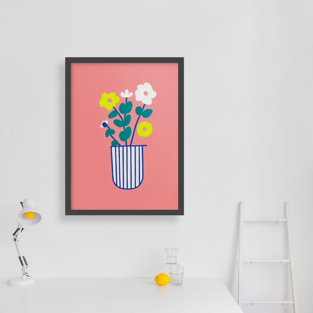 Bureau Minimaliste au Bouquet Rose