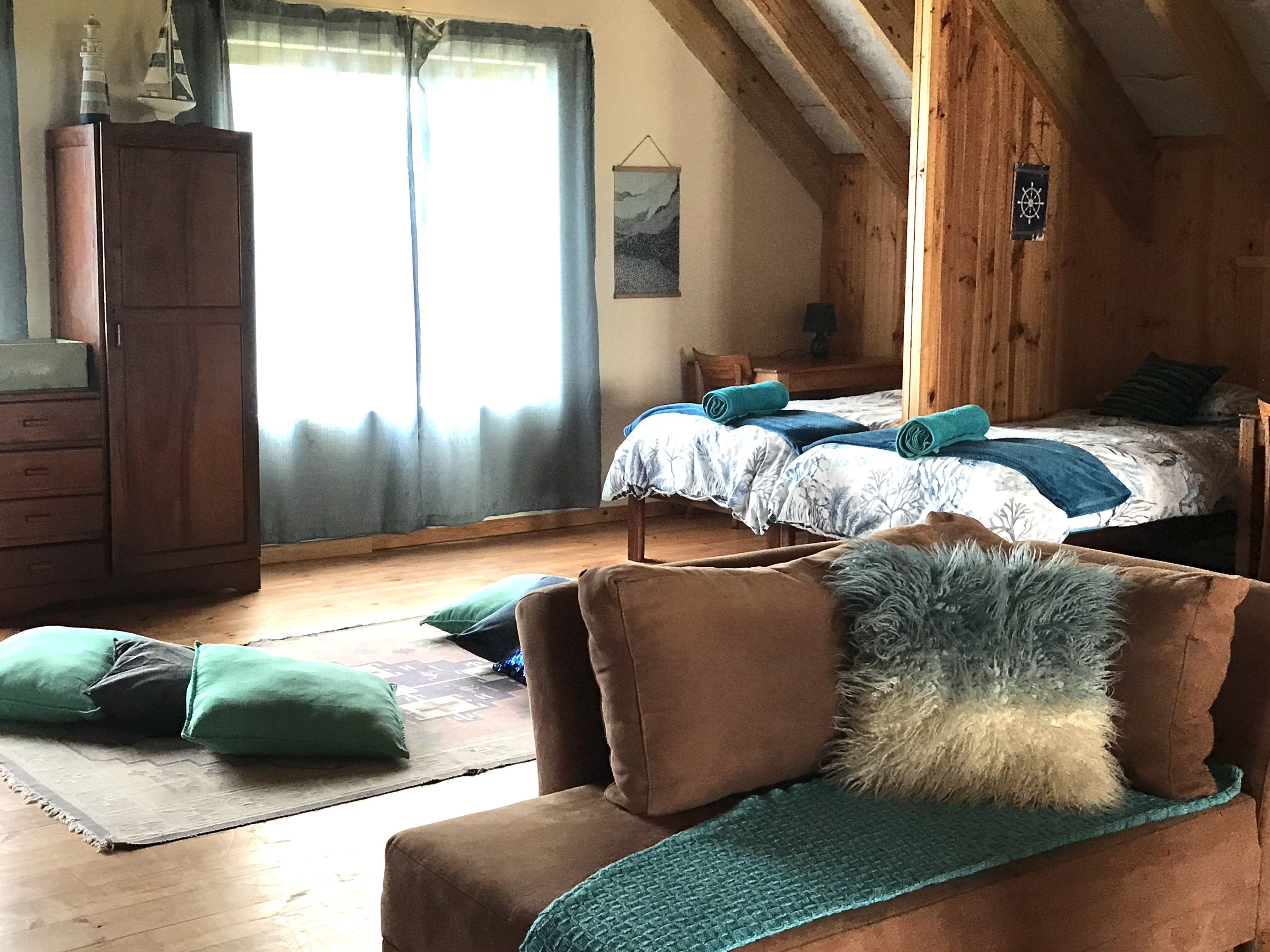 Children play area with daybed in The Loft at On The Rocks Villa