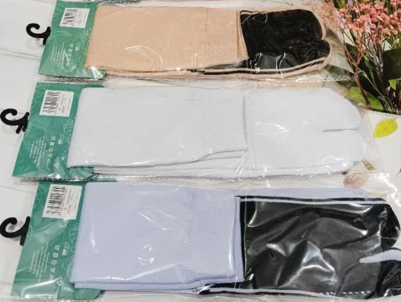 Satu Pasang Kaos Kaki Muslimah, Segala Gaya Bisa! Serbaguna dan Kekinian