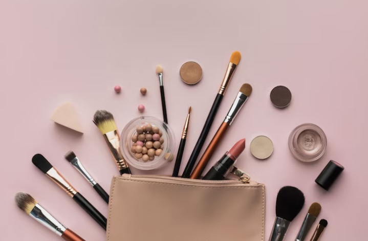 Hijab dan Makeup Natural untuk Busana Muslim Casual