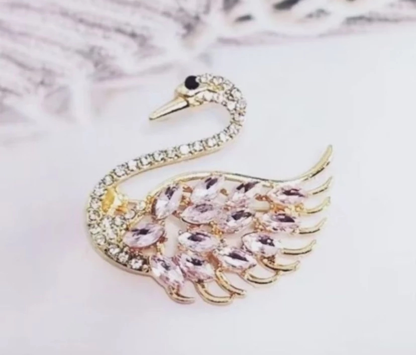Bros Angsa & Kupu-Kupu, Aksesori Elegan untuk Tampil Mempesona ✨
