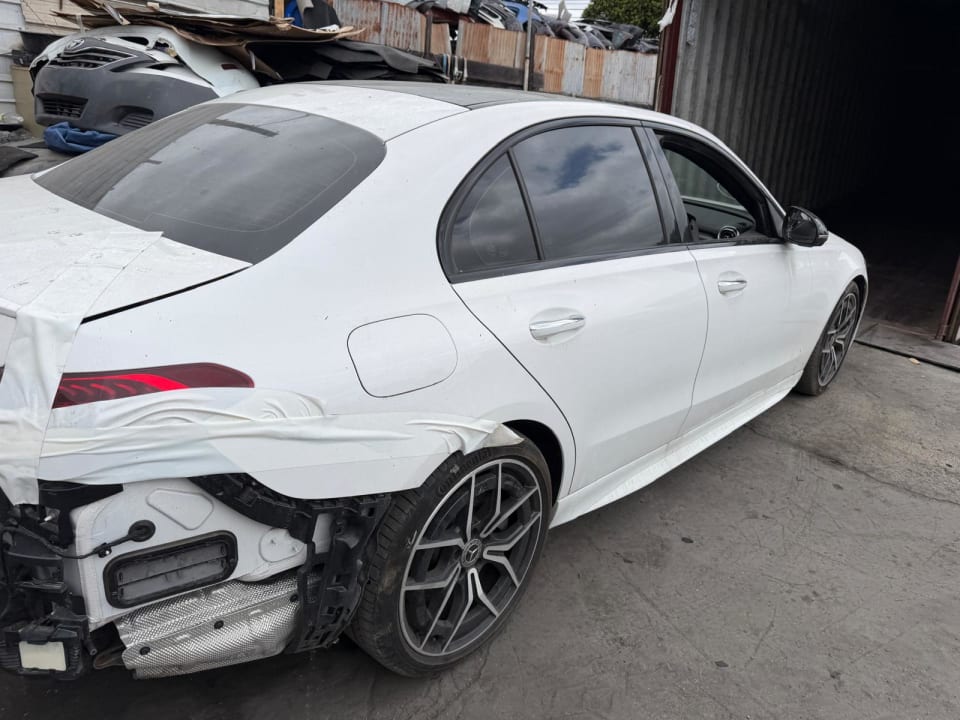 Mercedes Benz c300 2025