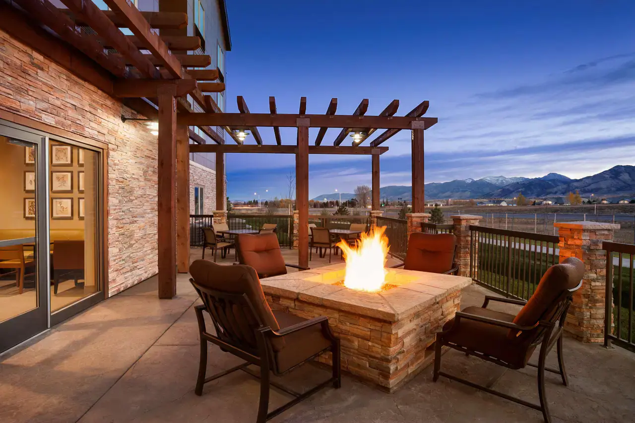Country Inn & Suites by Radisson Rotation to Residency hotel near Health Deaconess Regional Medical Center in Bozeman, MT for doctor rotations and medical residency