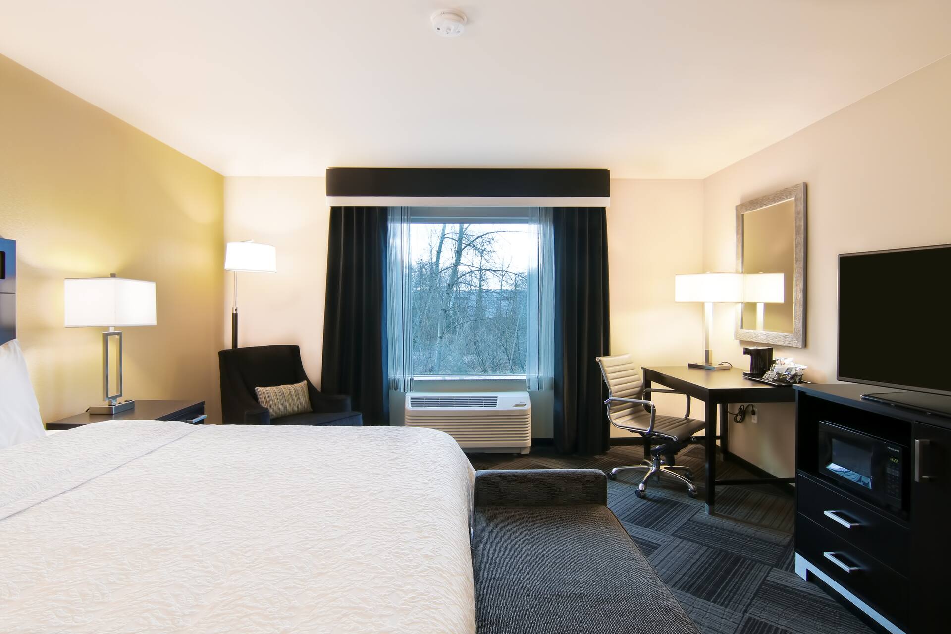 Hampton Inn & Suites - Bellevue Downtown Rotation to Residency hotel near Overlake Medical Center in Bellevue, WA for doctor rotations and medical residency — photo 1 of 4