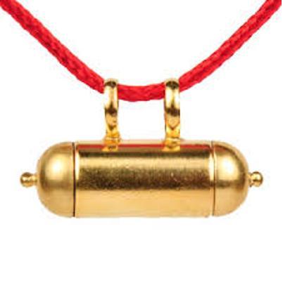 তাবিজ নামের অলংকারটি