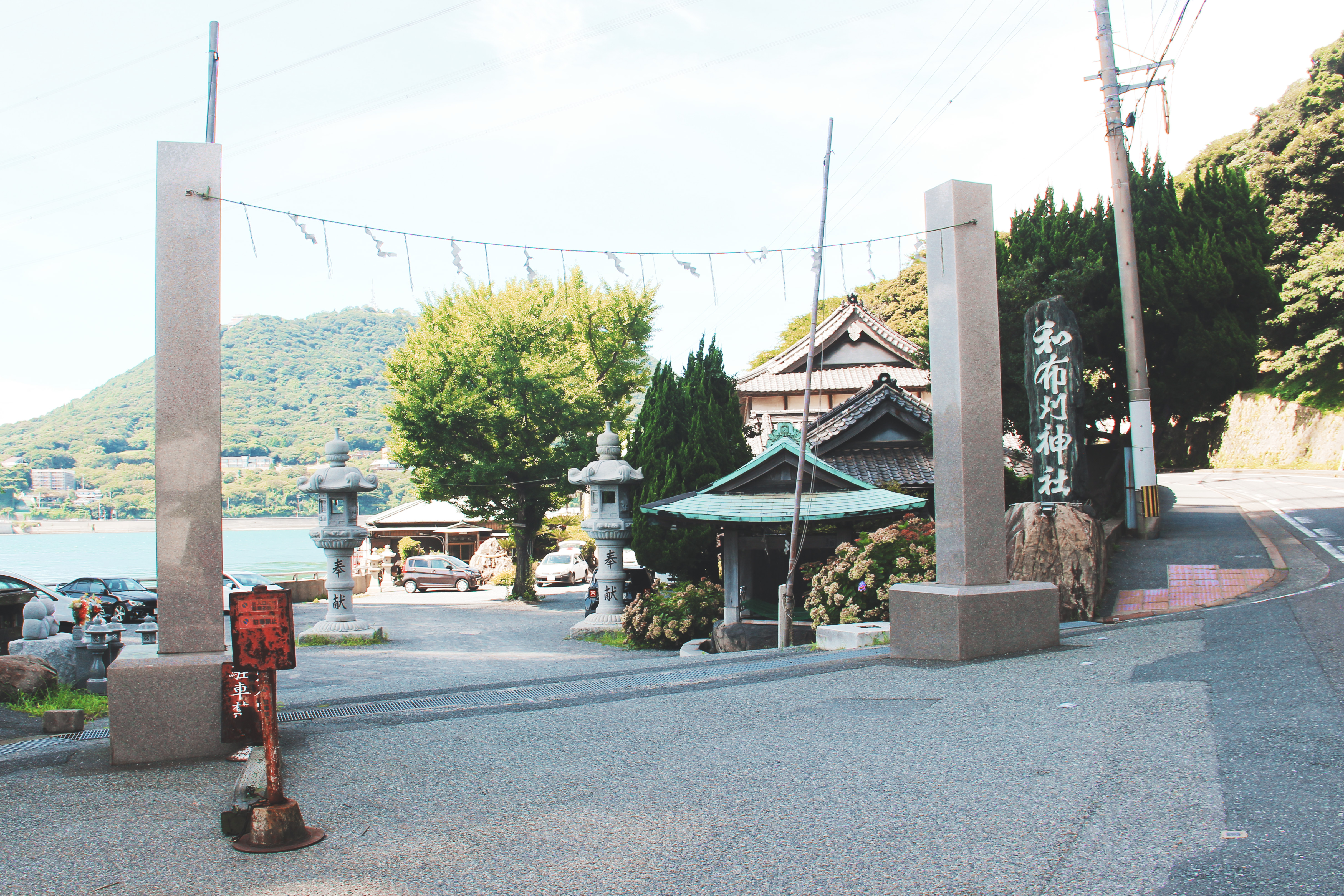 和布刈神社入口和对岸的火之山