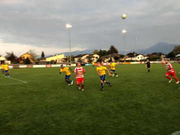 Schwache Leistung bringt Derbyniederlage
